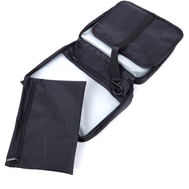 TRAVEL ESSENTIALS HANGING TOILETRY KIT