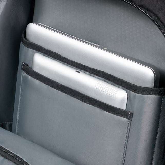 ROADSEEKER LAPTOP BACKPACK/WH 17.3"